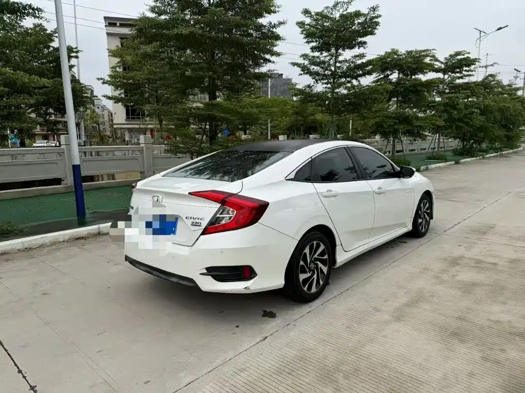 Honda Civic 2018 — фото 4