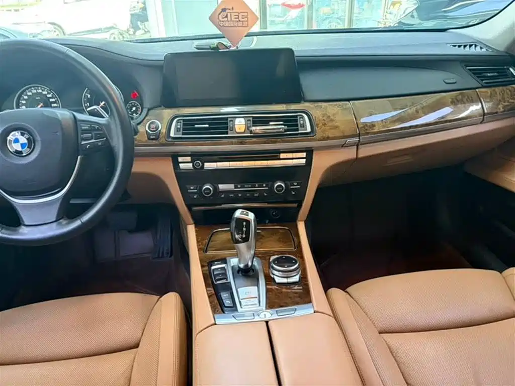 BMW 7 Series 2014 — фото 8