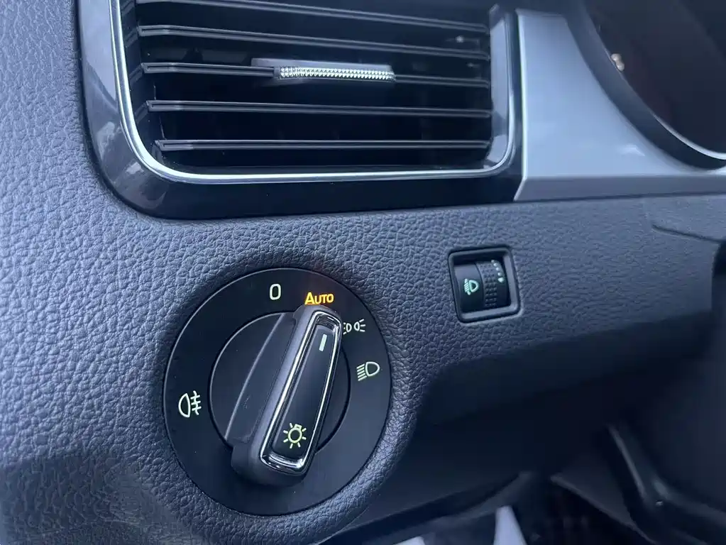Skoda Rapid 2020 — фото 20