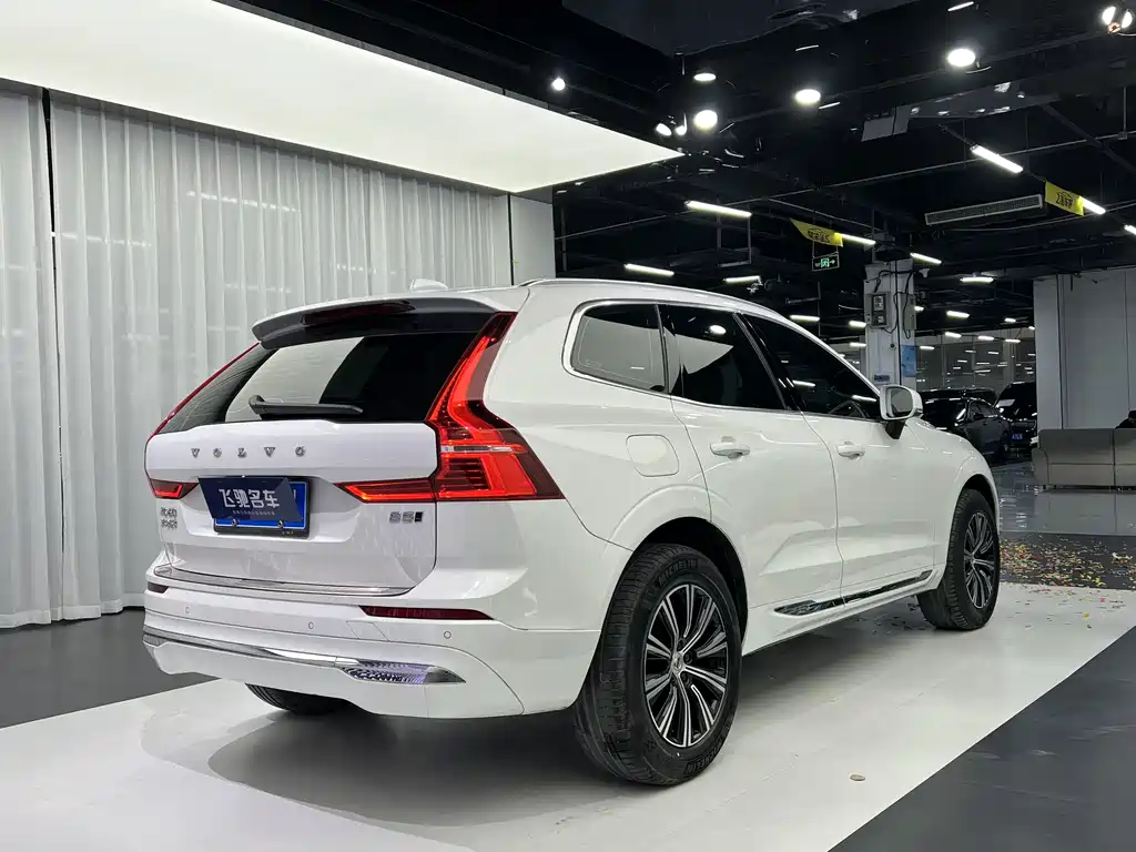 Volvo XC60 2021 — фото 12