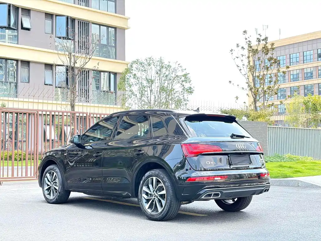 Audi Q5L 2023 — фото 11