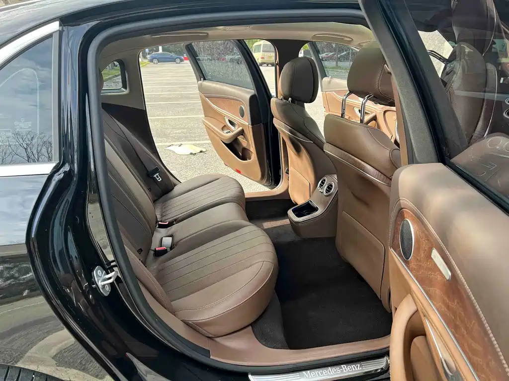 Mercedes-Benz E-Class 2022 — фото 10