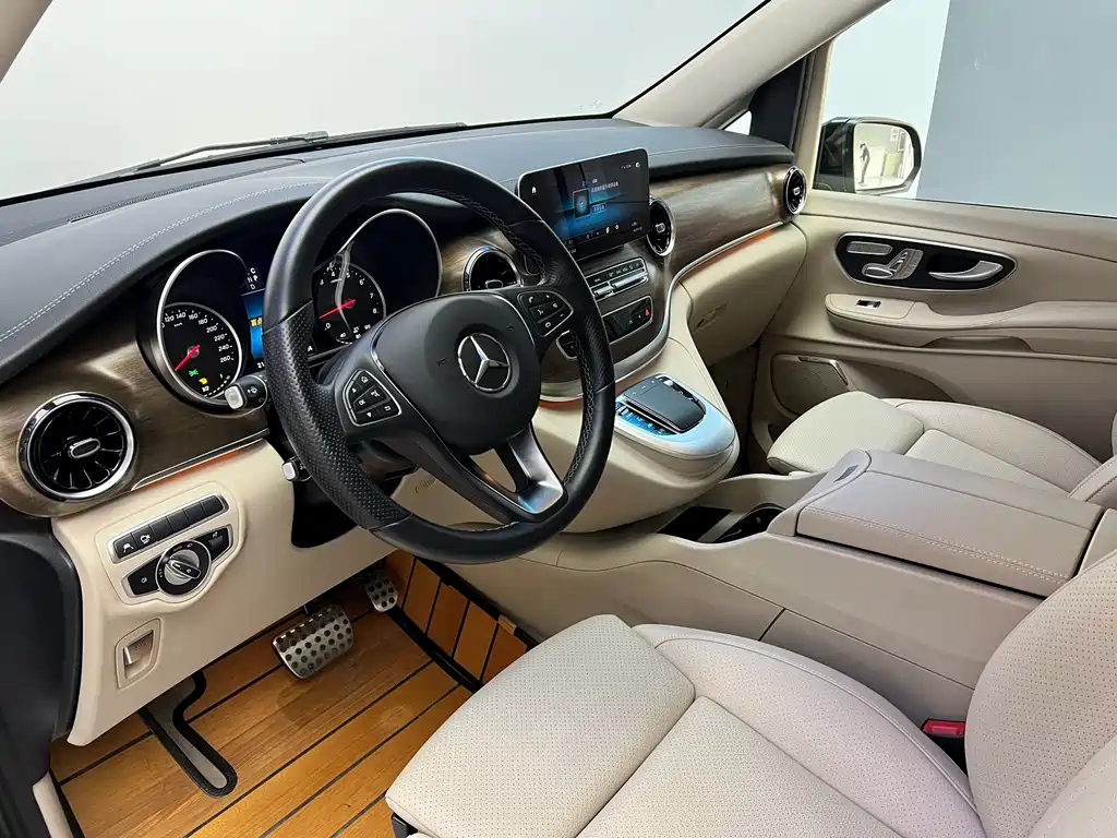 Mercedes-Benz V-Class 2023 — фото 4