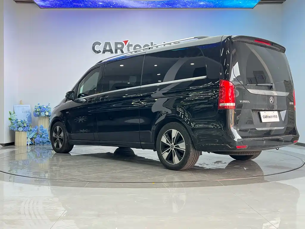 Mercedes-Benz V-Class 2023 — фото 45