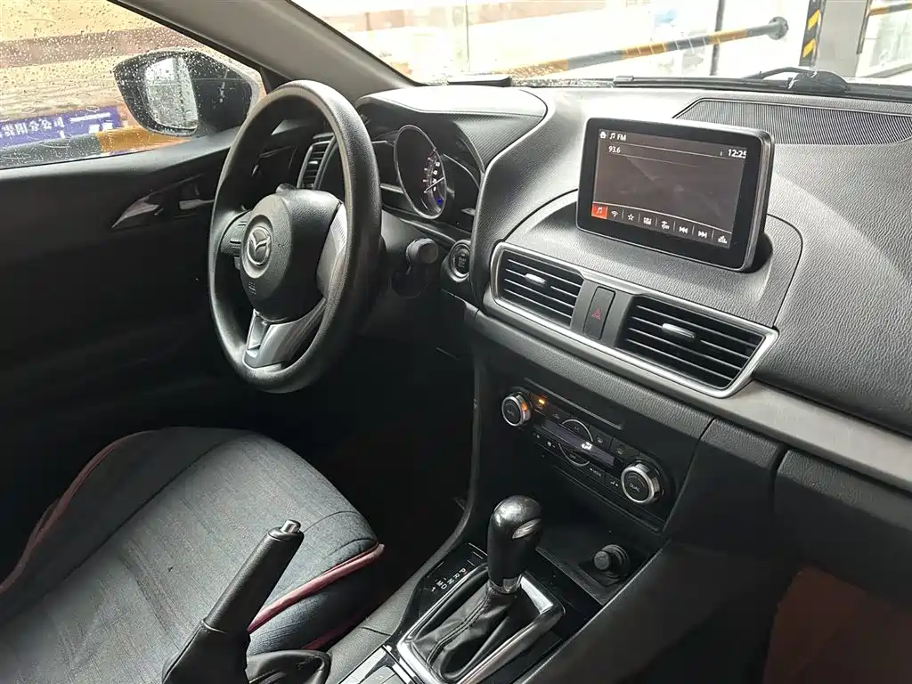 Mazda 3 Axela 2015 — фото 10