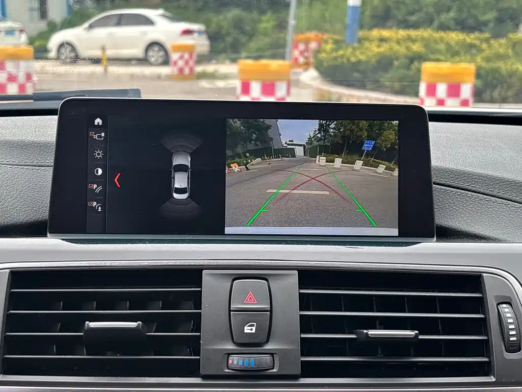 BMW 3 Series 2019 — фото 18