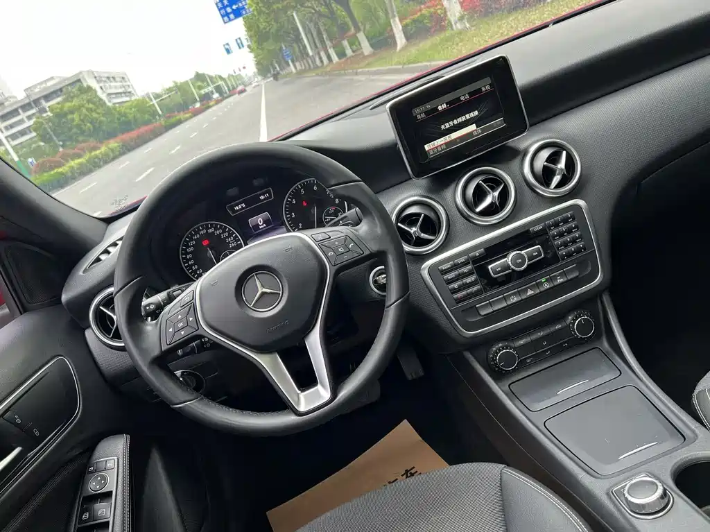 Mercedes-Benz A-Class 2015 — фото 11