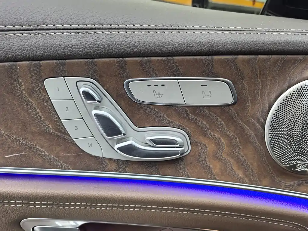 Mercedes-Benz E-Class 2023 — фото 12