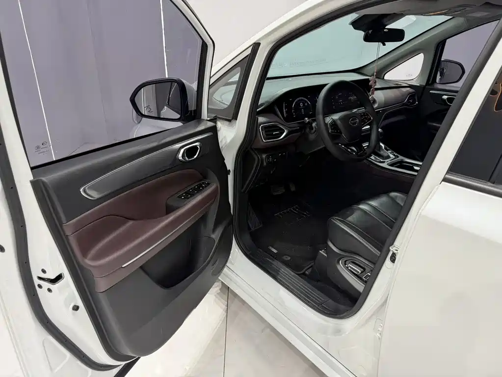 GAC Motor Trumpchi M6 2022 — фото 7