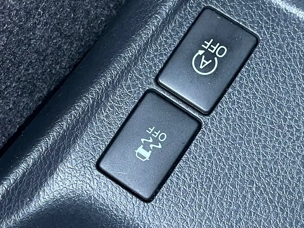 Toyota Yaris L 2022 — фото 20
