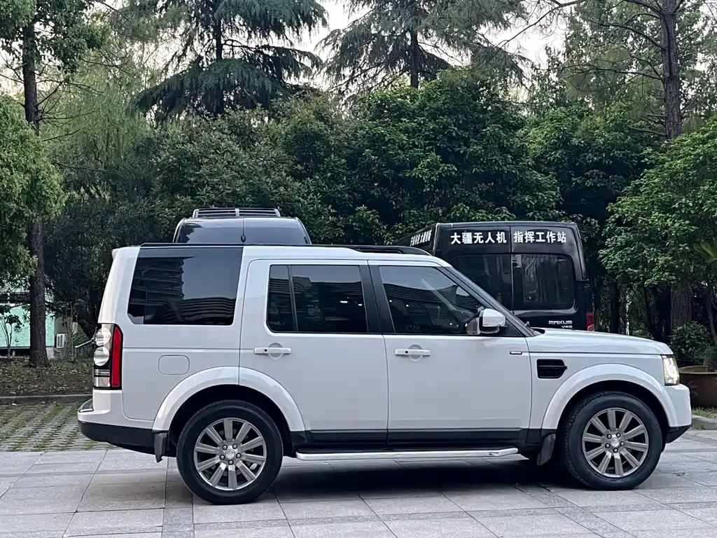 Land Rover Discovery 2015 — фото 10