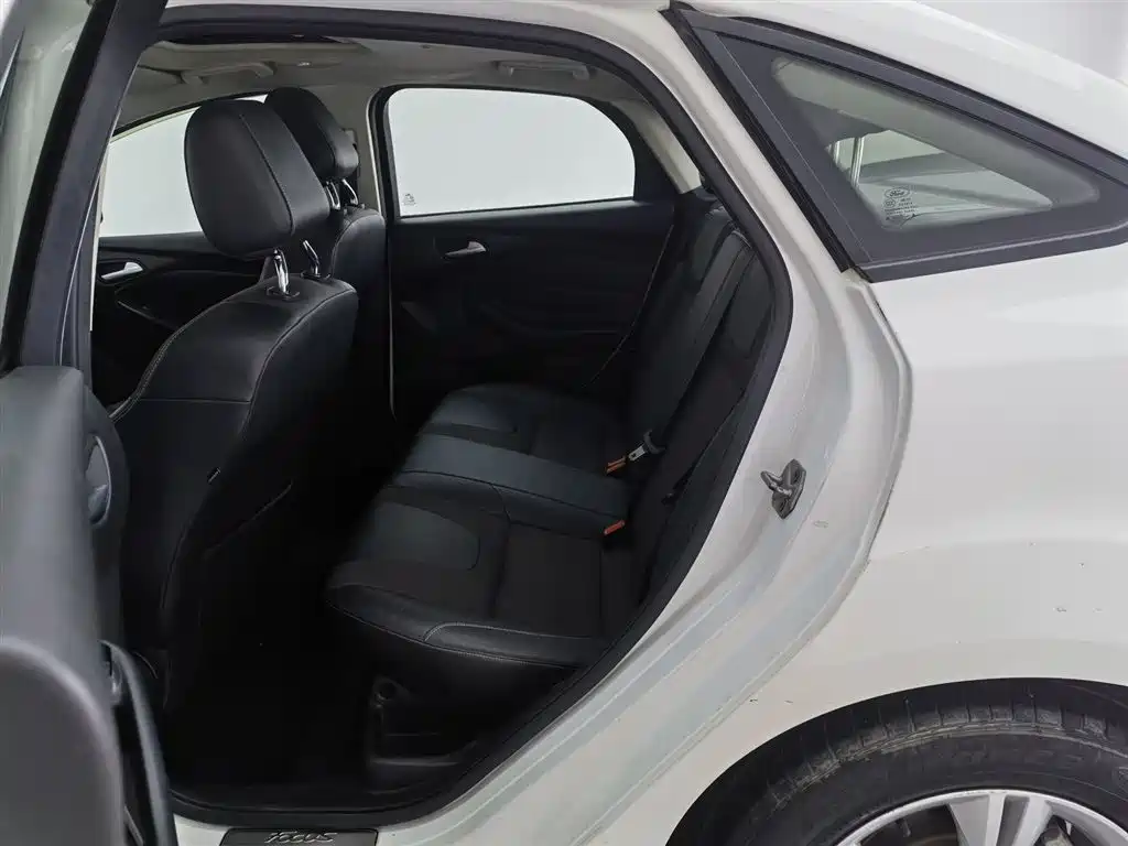Ford Focus 2013 — фото 15