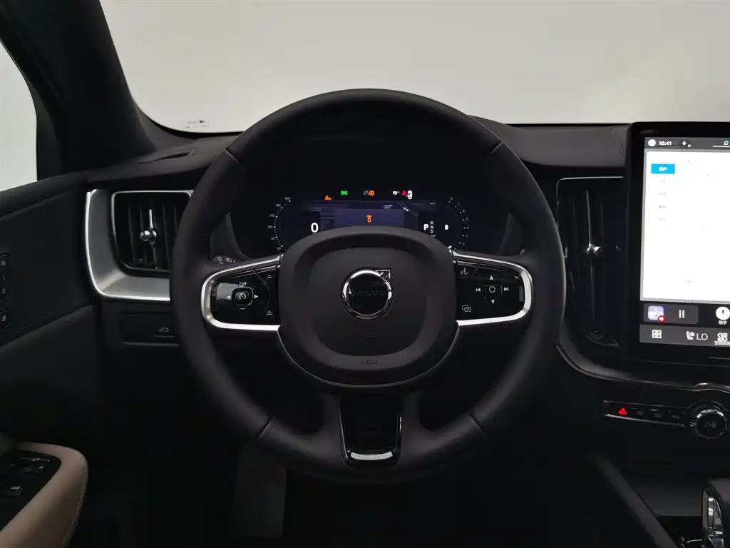 Volvo XC60 2025 — фото 11