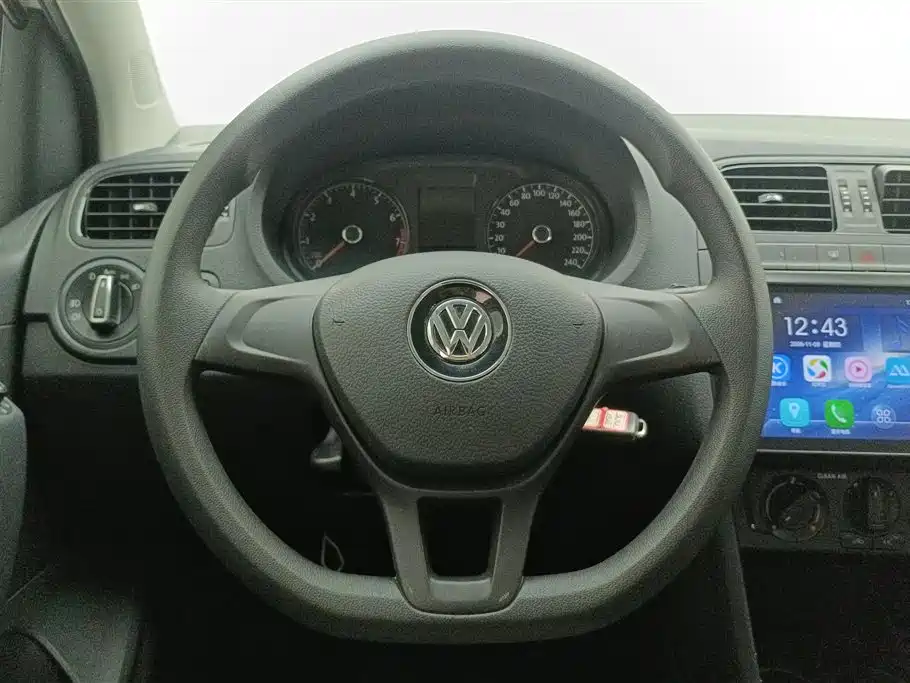Volkswagen Polo 2017 — фото 15