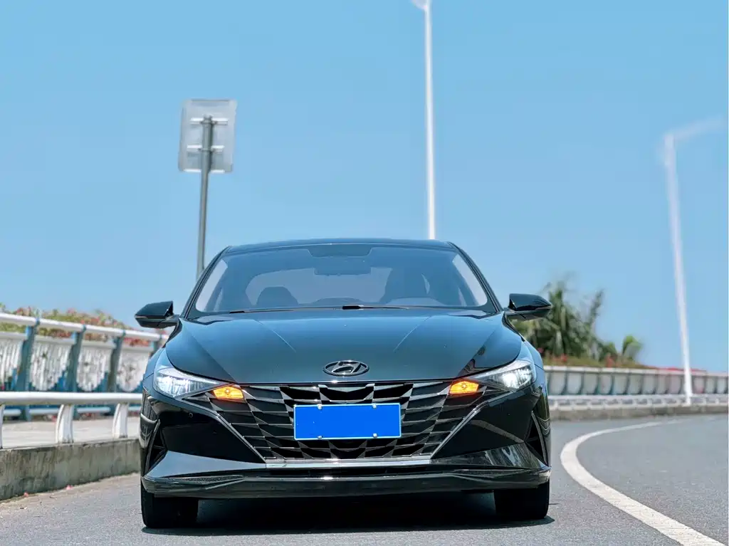 Hyundai Elantra 2021 — фото 2