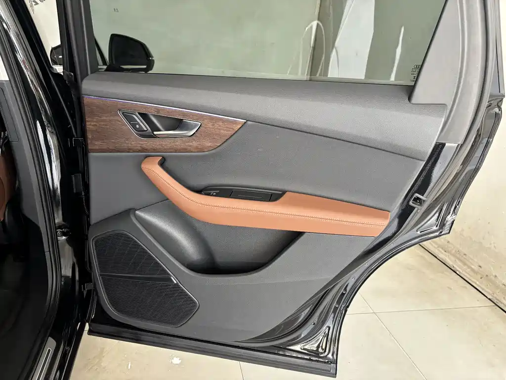 Audi Q7 2023 — фото 23
