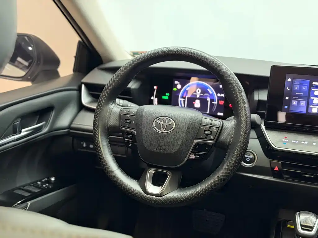 Toyota Camry 2025 — фото 14
