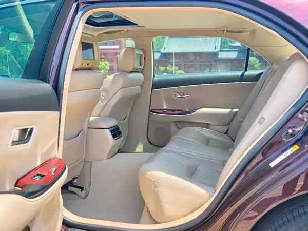 Toyota Crown 2012