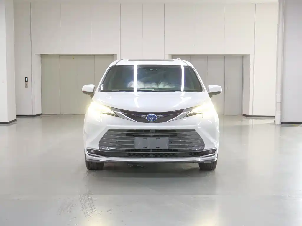 Toyota Sienna 2022 — фото 2