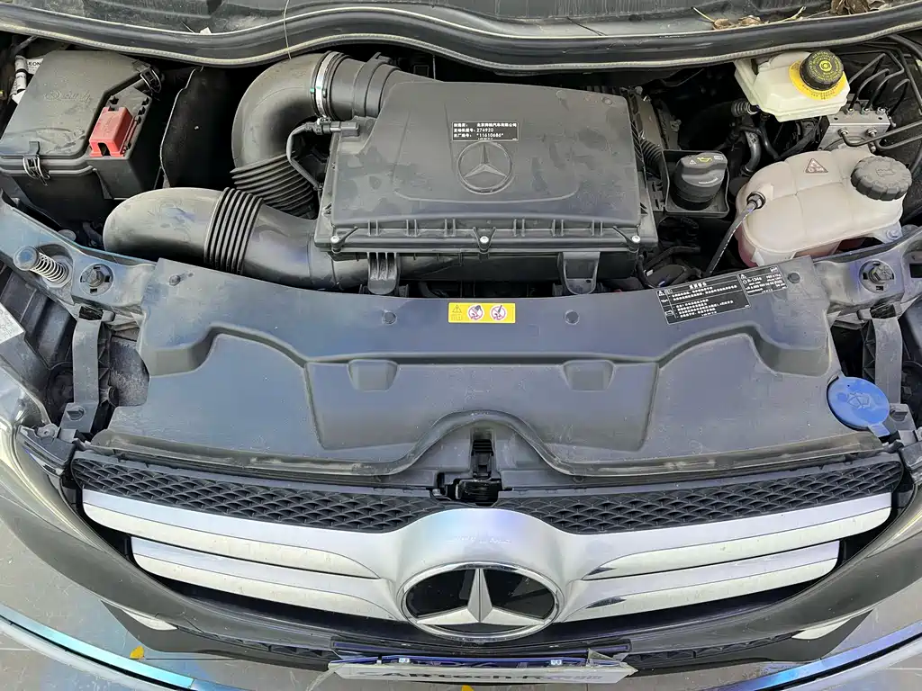Mercedes-Benz V-Class 2023 — фото 38