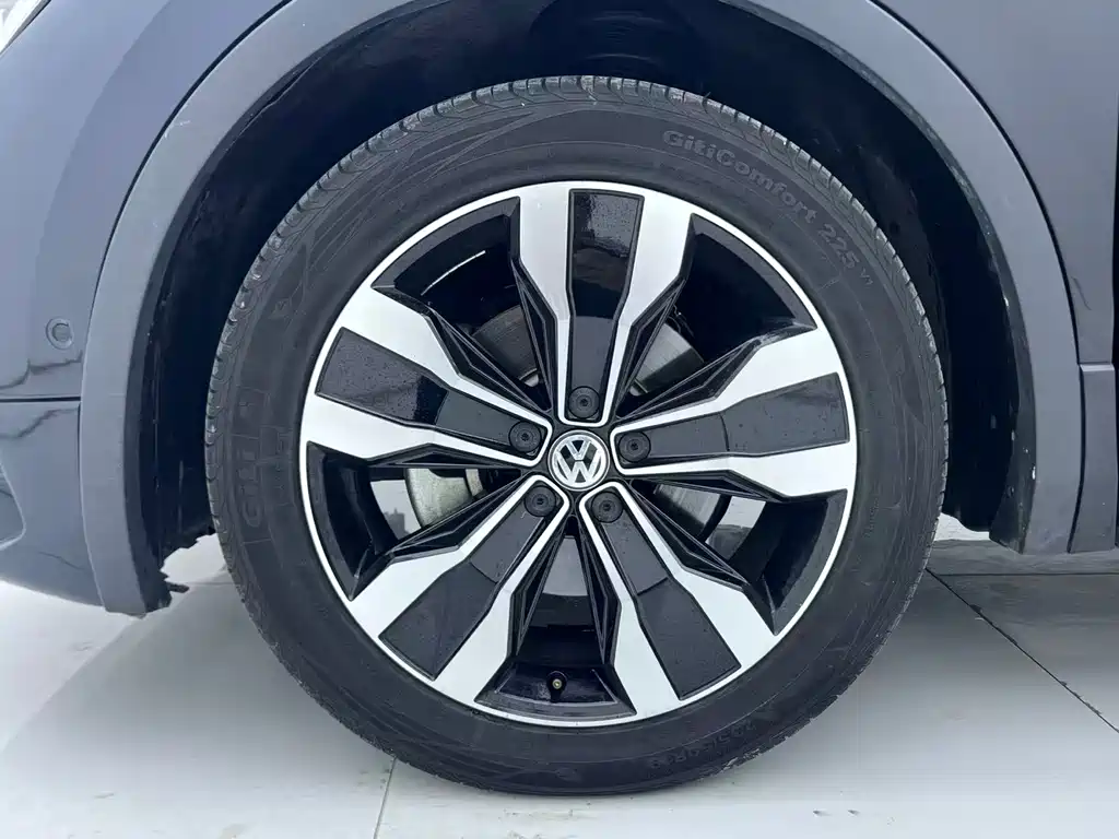 Volkswagen Tiguan L 2023 — фото 5