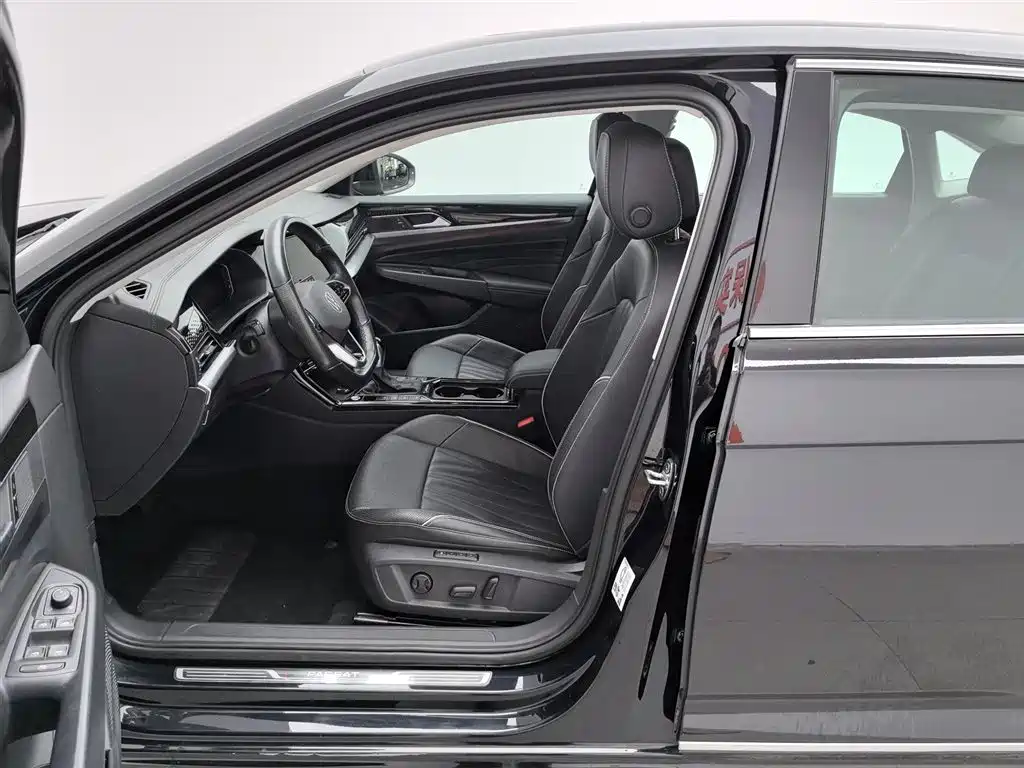 Volkswagen Passat PHEV 2022 — фото 10