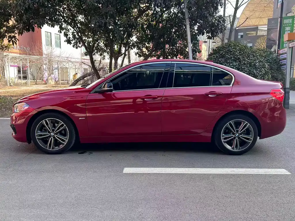 BMW 1 Series 2018 — фото 12