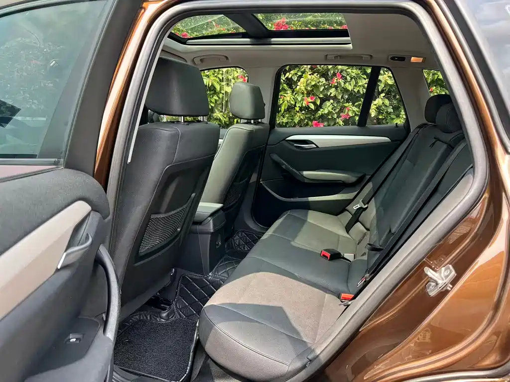 BMW X1 2014 — фото 11