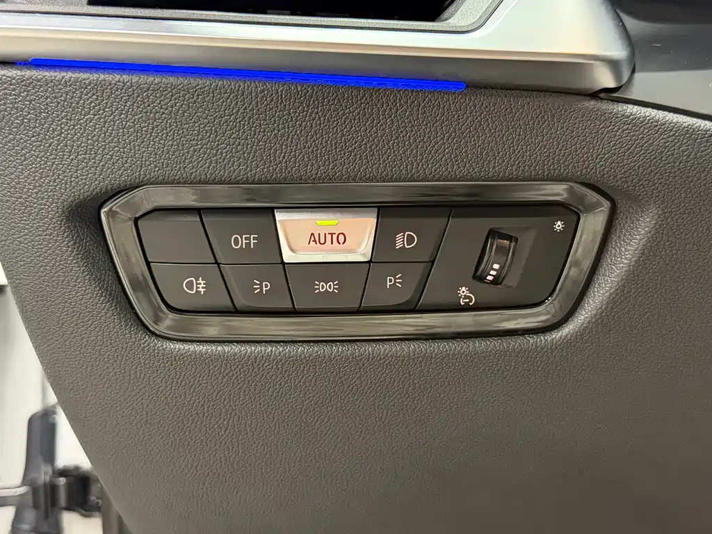 BMW 3 Series 2019 — фото 18