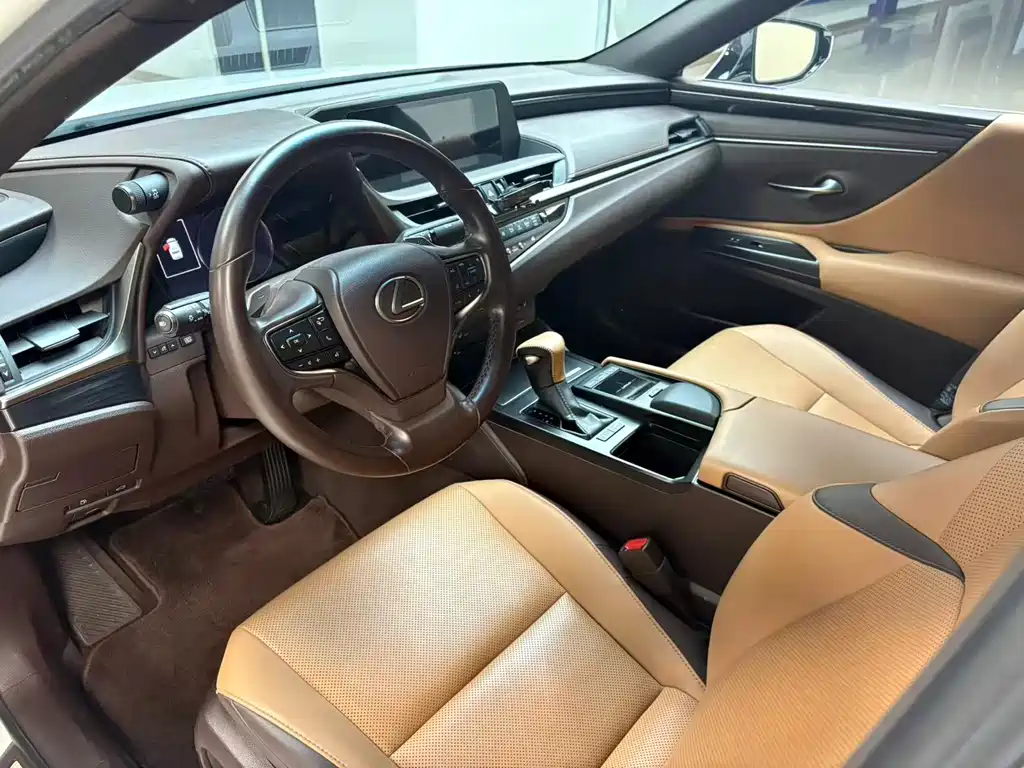 Lexus ES 2021 — фото 10