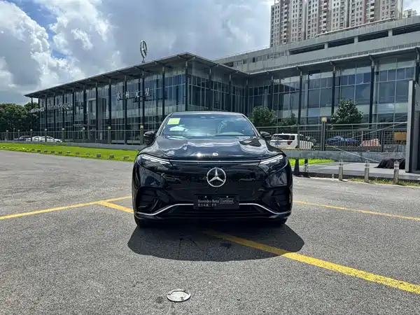 Mercedes-Benz EQS SUV 2026