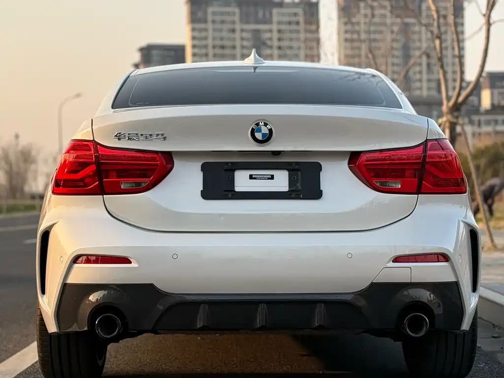 BMW 1 Series 2022 — фото 16