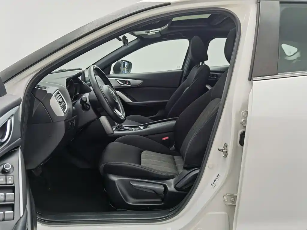 Mazda CX-4 2019 — фото 10