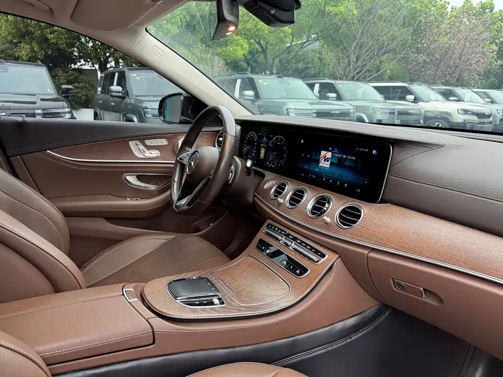 Mercedes-Benz E-Class 2023 — фото 17
