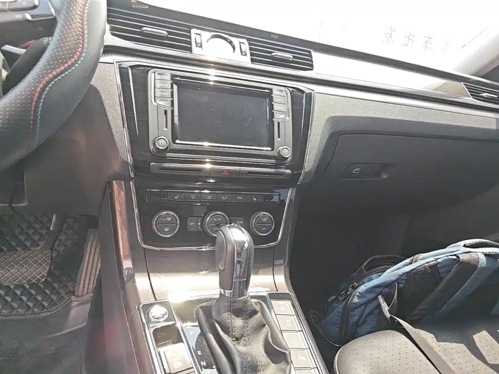 Volkswagen Passat 2018 — фото 13