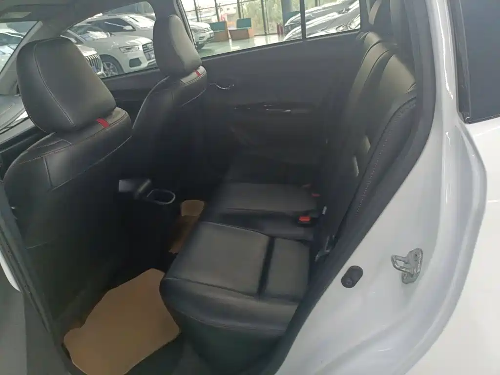 Toyota Yaris L 2019 — фото 17