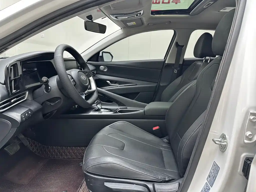 Hyundai Elantra 2023