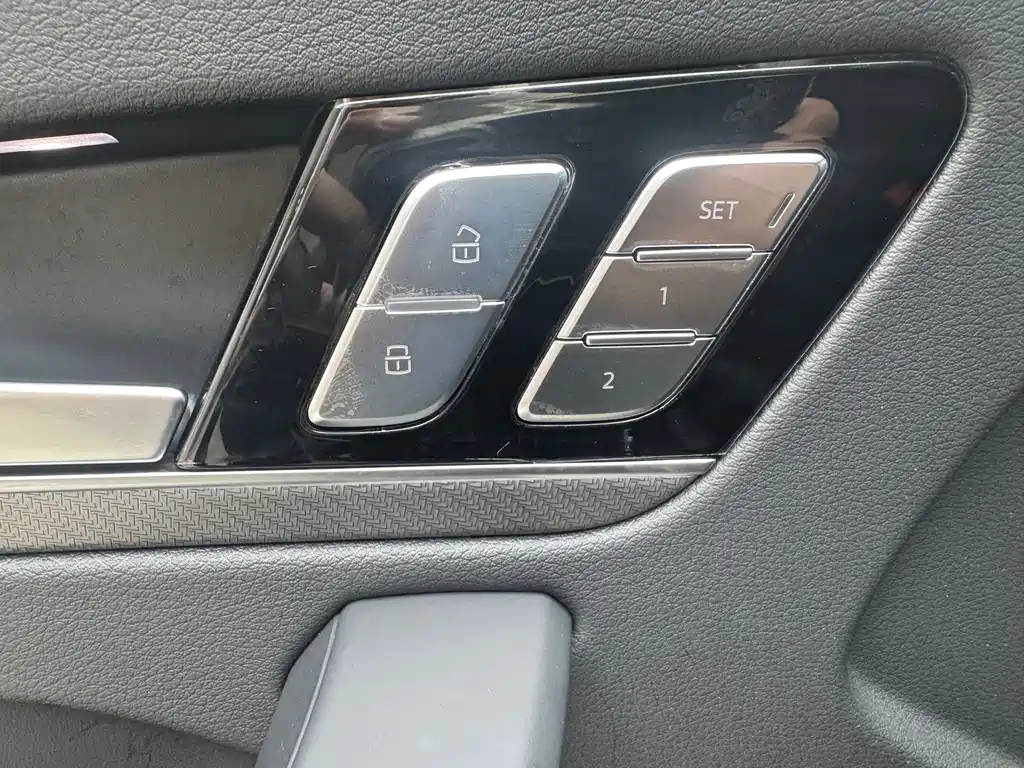 Audi Q5L 2025 — фото 12