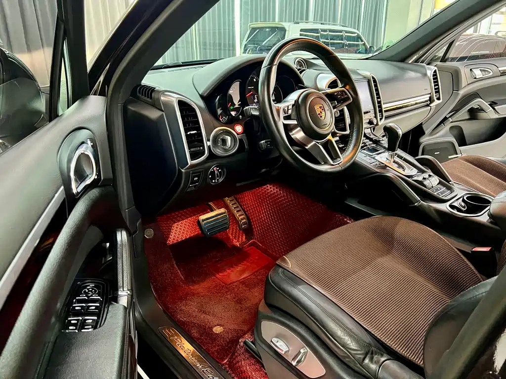 Porsche Cayenne 2017 — фото 10