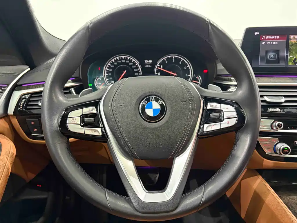 BMW 5 Series 2018 — фото 10