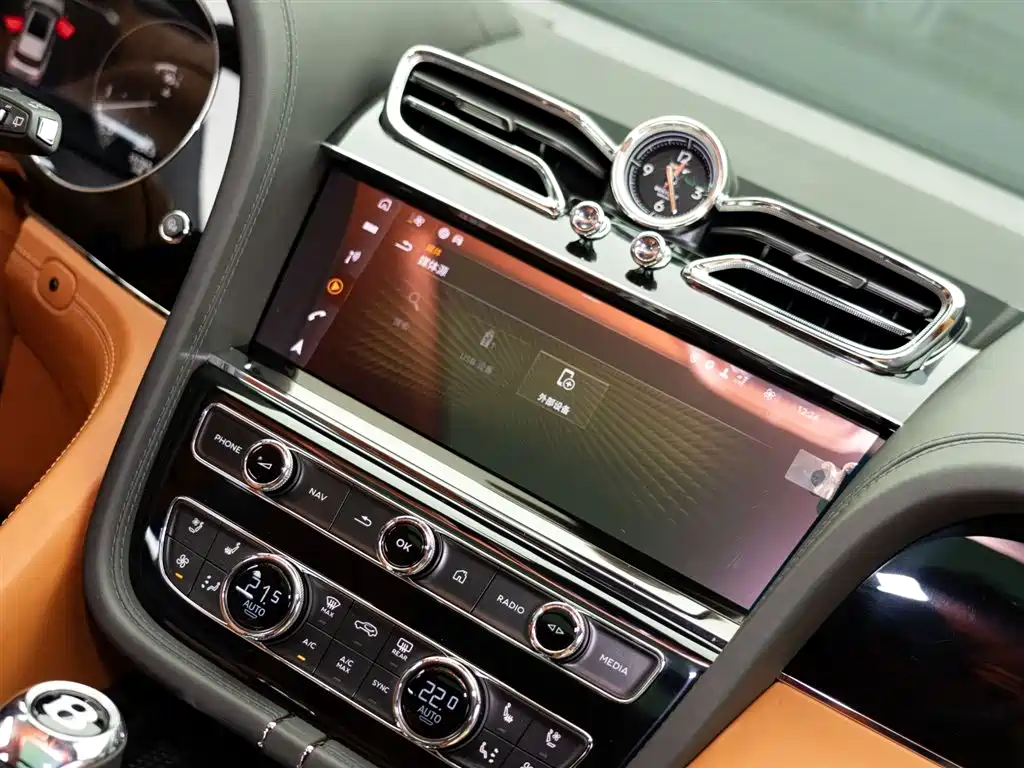 Bentley Bentayga 2023 — фото 19
