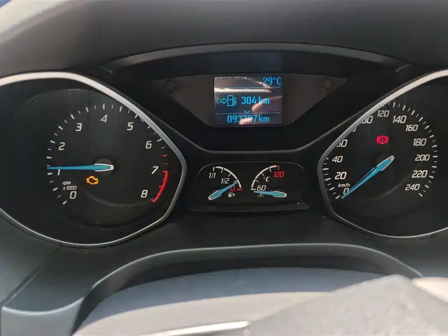 Ford Focus 2014 — фото 14