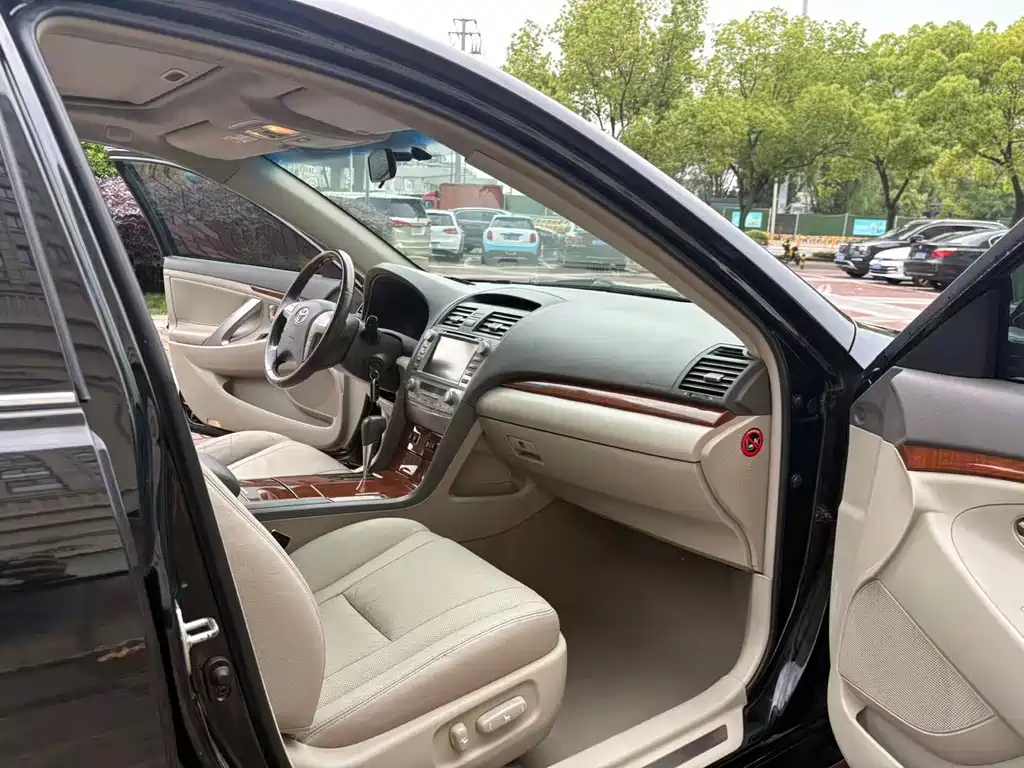 Toyota Camry 2013 — фото 10