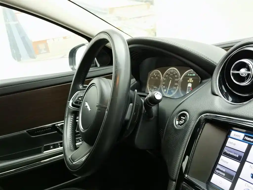 Jaguar XJ 2014 — фото 22