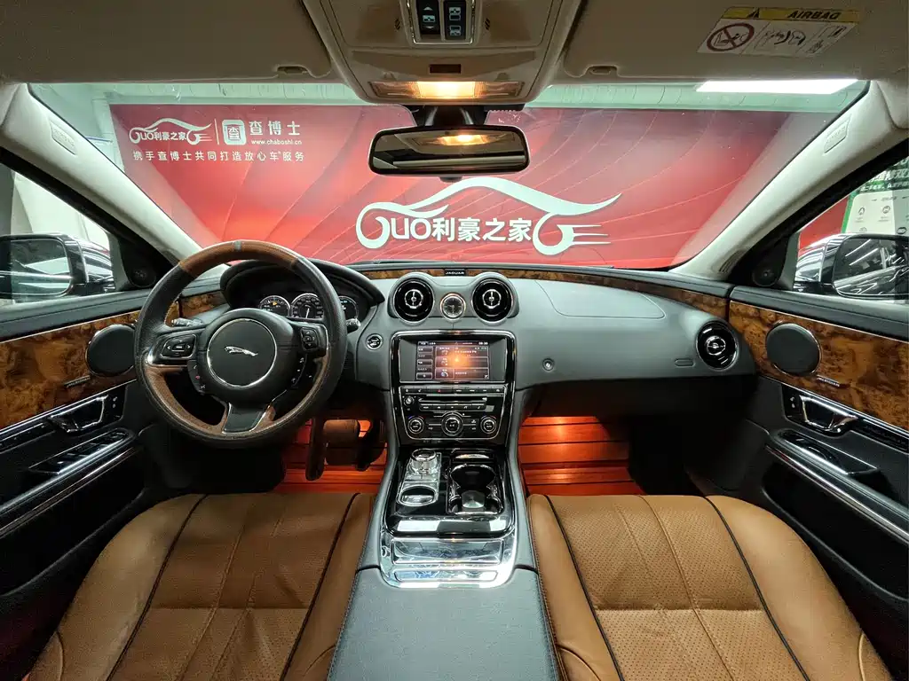 Jaguar XJ 2015 — фото 16