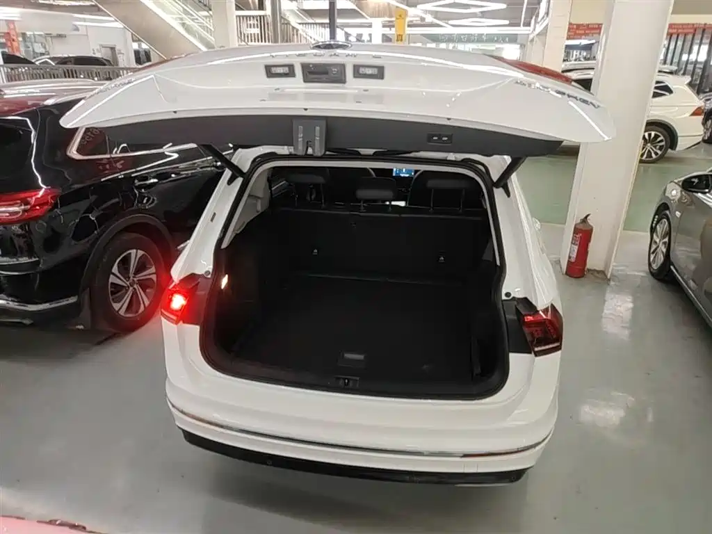 Volkswagen Tiguan L PHEV 2021 — фото 19