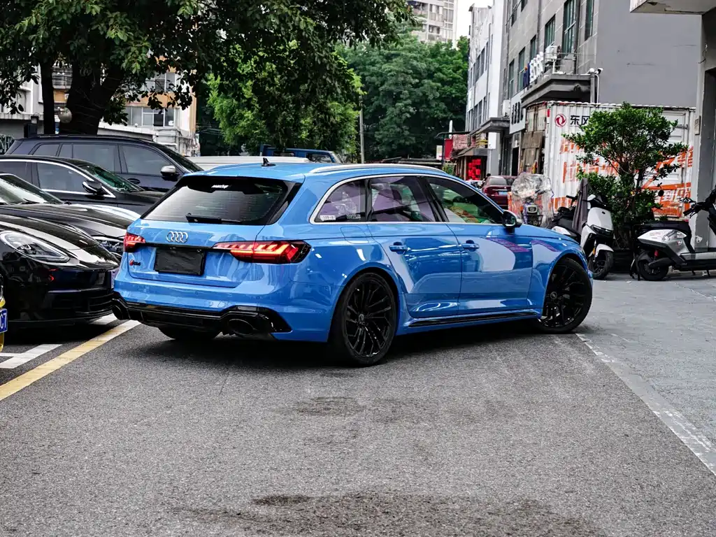 Audi RS 4 2021 — фото 13