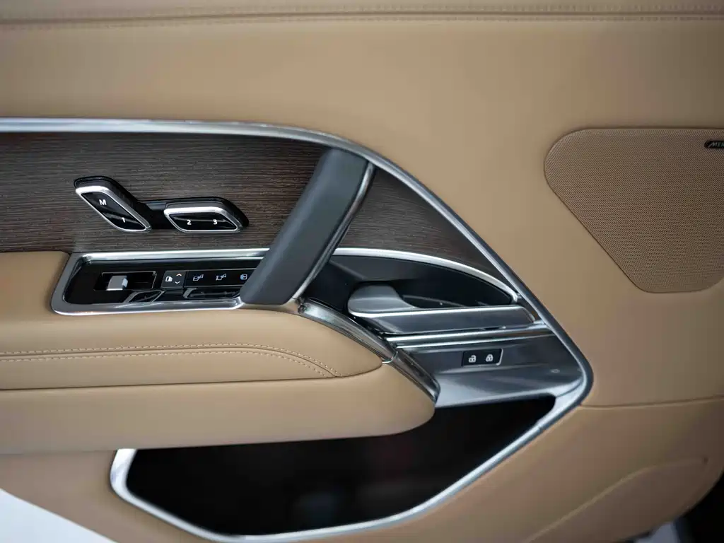 Land Rover Range Rover 2024 — фото 17