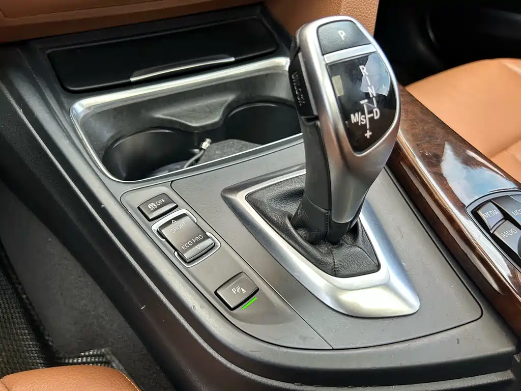 BMW 3 Series 2015 — фото 32