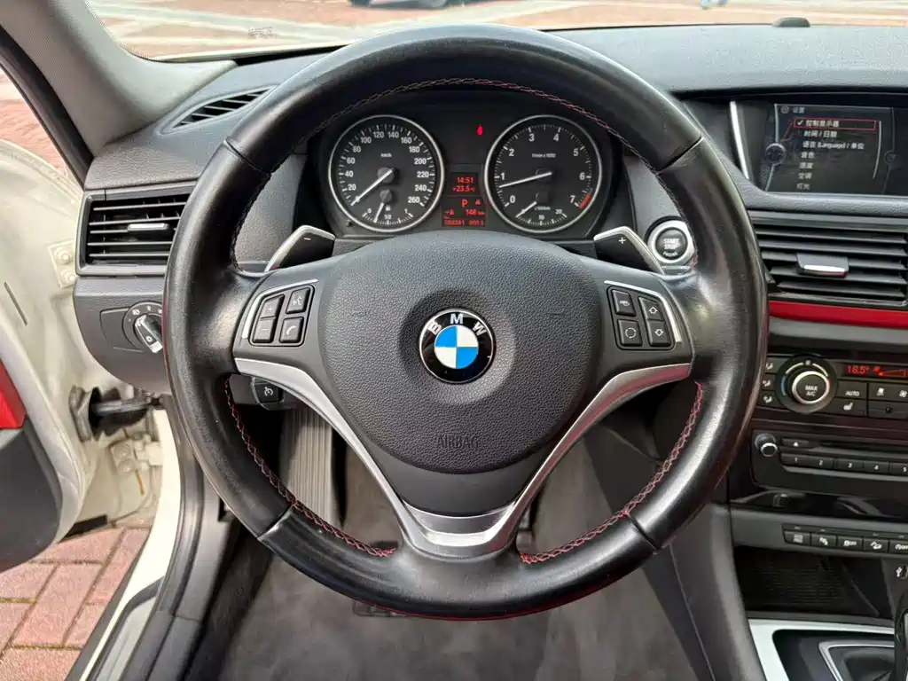 BMW X1 2015 — фото 8